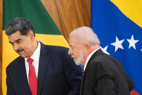 Maduro agradece Lula e papa Leão XIV por pedidos de paz na Venezuela