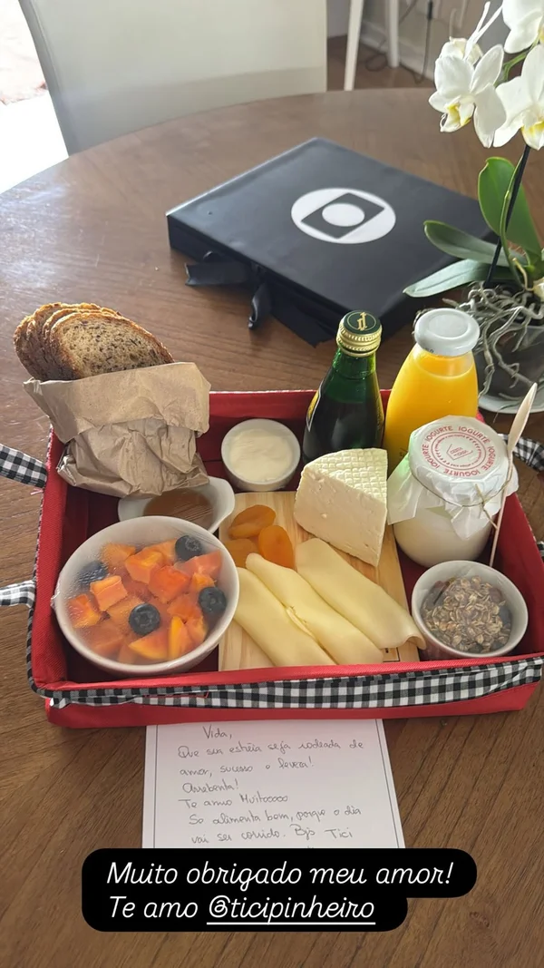 Tralli assume JN e ganha surpresa fofa antes de estreia