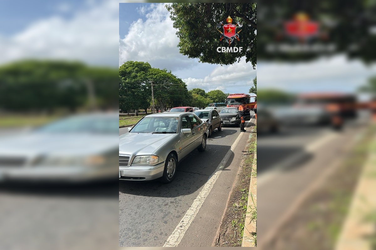 Batida entre Mercedes e Ômega em frente a DP deixa mulher ferida no DF