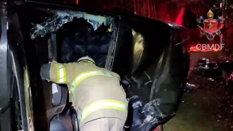 Van com 18 atletas de SP que praticam ginástica acrobática tomba no DF