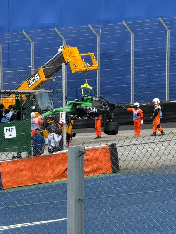 Vídeo: Gabriel Bortoleto bate forte após girar e abandona sprint