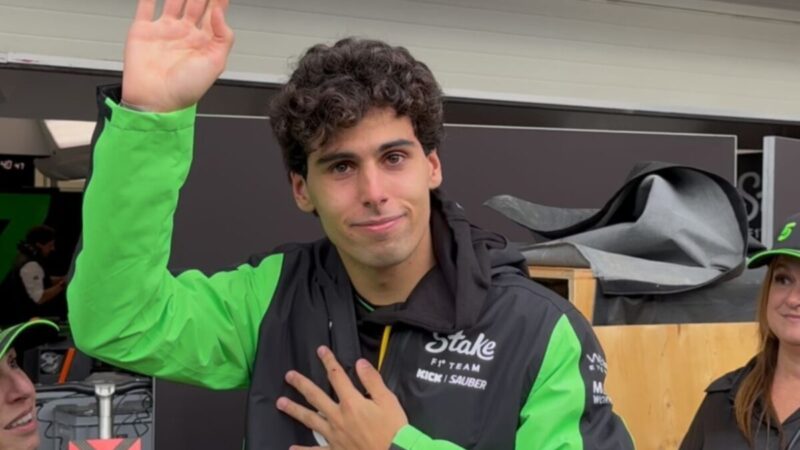 Bortoleto chora ao falar com torcedores após o GP de São Paulo