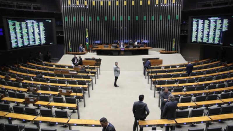 Câmara aprova gastos fora da meta de até R$ 5 bilhões por ano