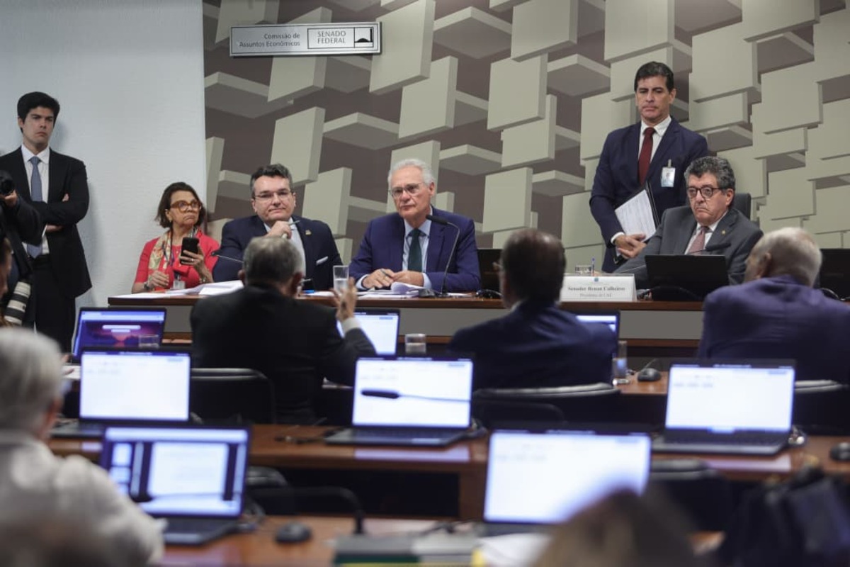 Comissão do Senado aprova isenção do IR para quem ganha até R$ 5 mil