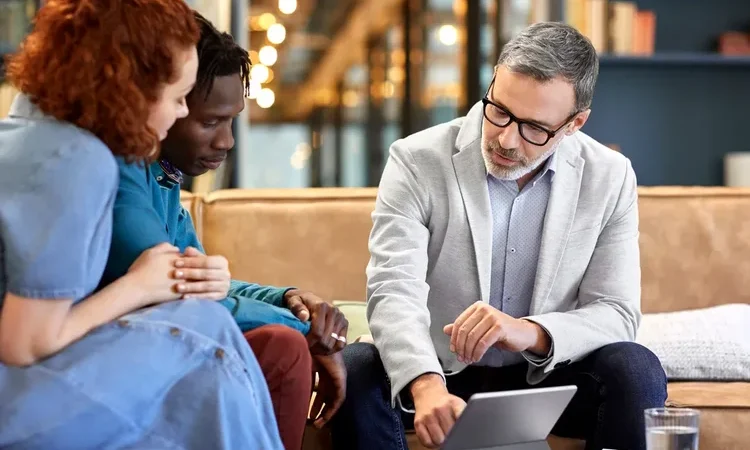 A linha tênue entre transparência e exagero: quando abrir o coração pode sair caro