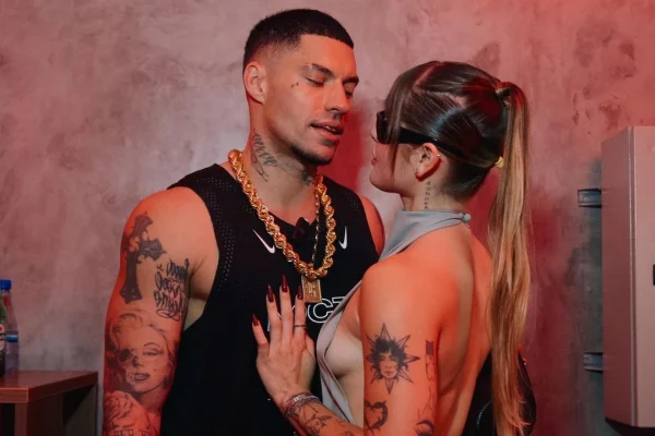 Vídeo: Filipe Ret pede Agatha Sá em casamento durante show