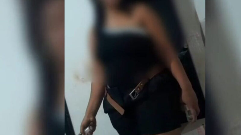 Mulher ateia fogo ao marido dentro de casa, e vítima filma tudo