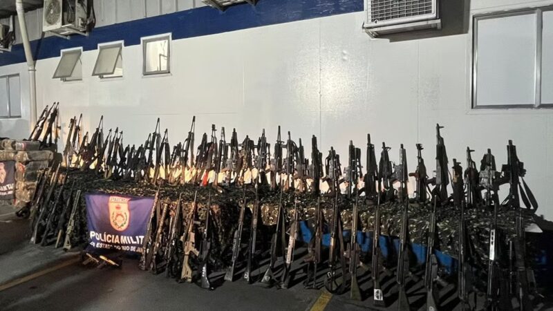 93 fuzis apreendidos abalam facção com prejuízo de R$ 12,8 milhões