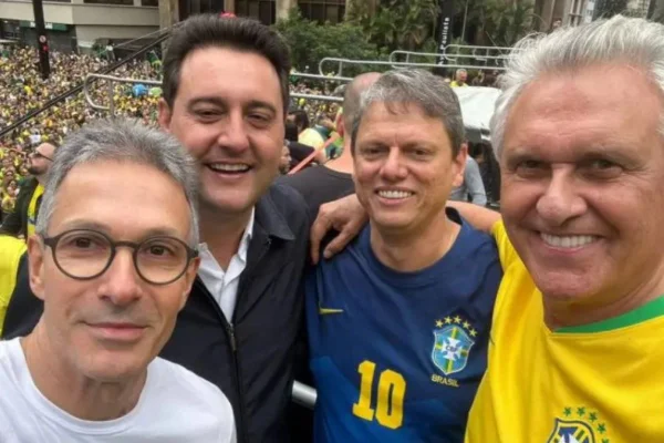 Com Bolsonaro ausente, direita vive racha a um ano das eleições