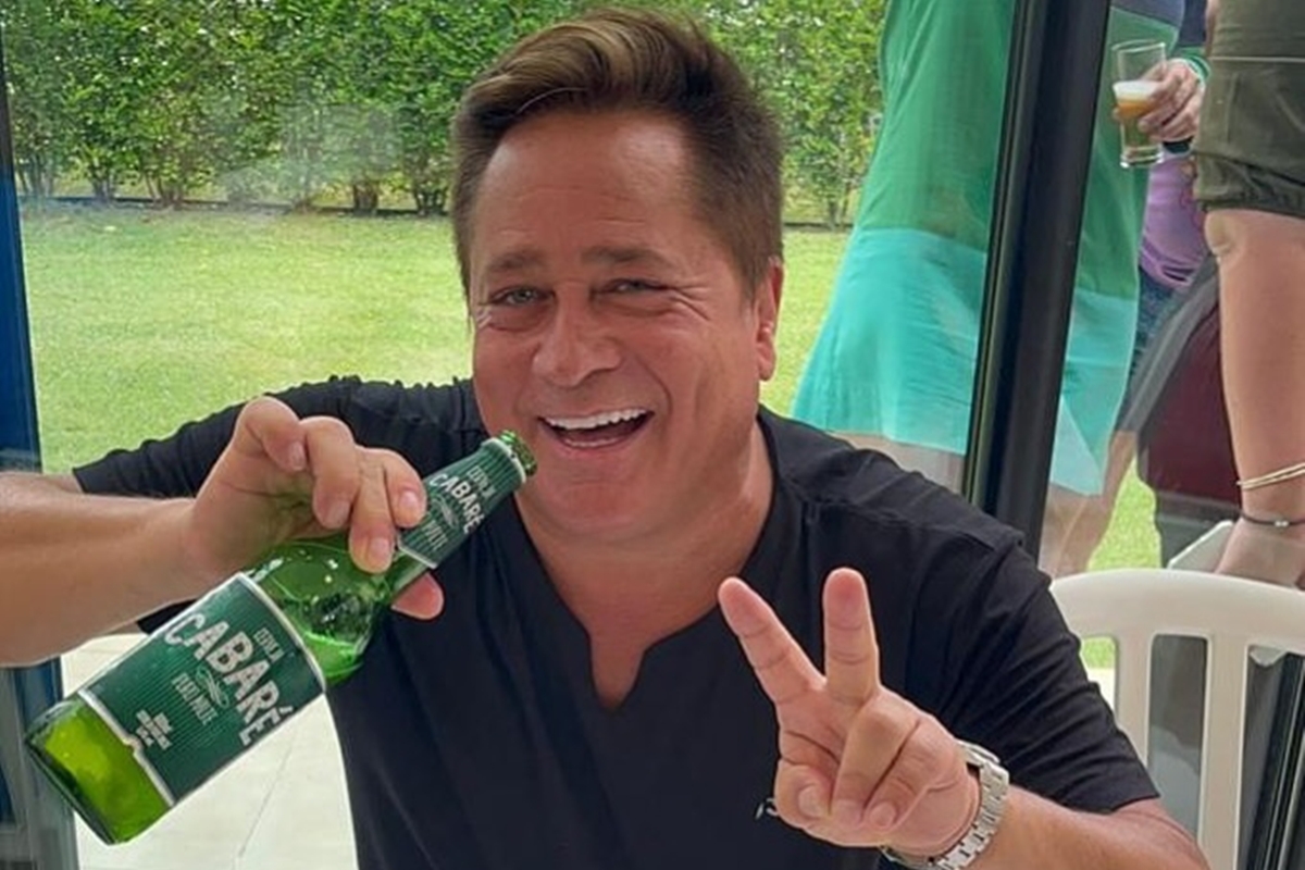 Leonardo revela uso diário de remédio para desempenho sexual