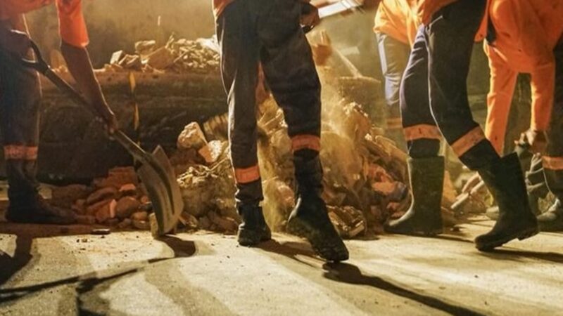 Reservatório rompe em Campina Grande e remoção de escombros começa