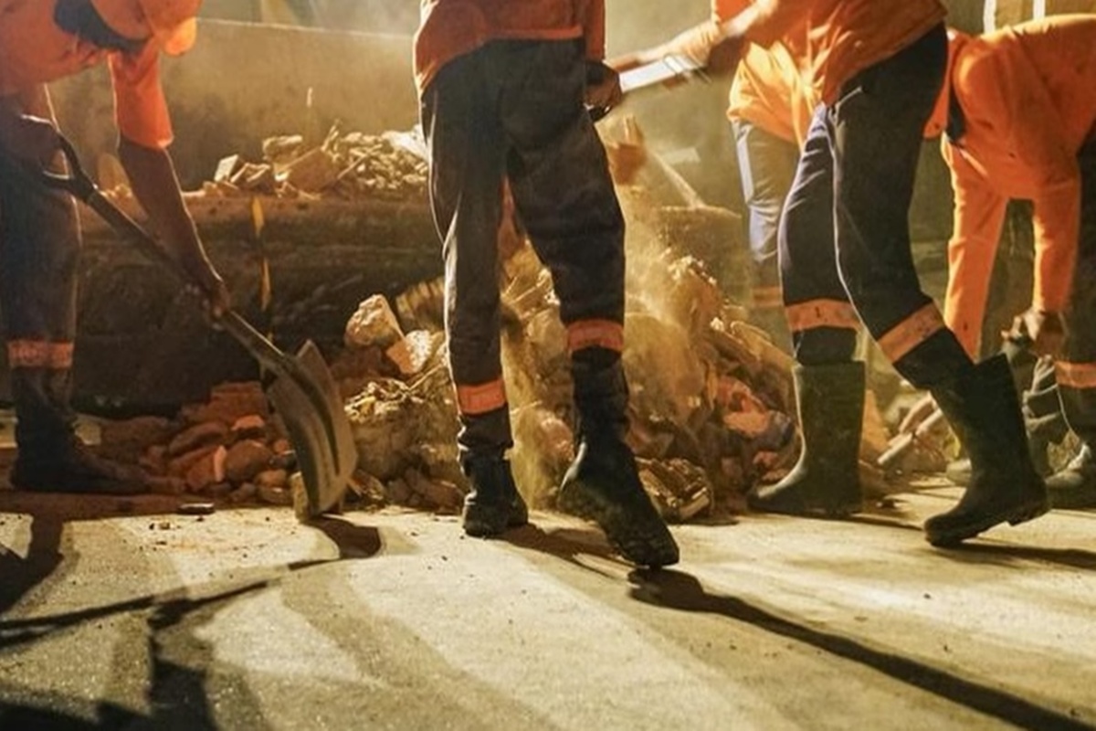 Reservatório rompe em Campina Grande e remoção de escombros começa