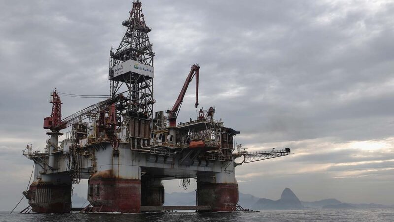 Opep+ suspende aumento na produção de petróleo a partir de 2026