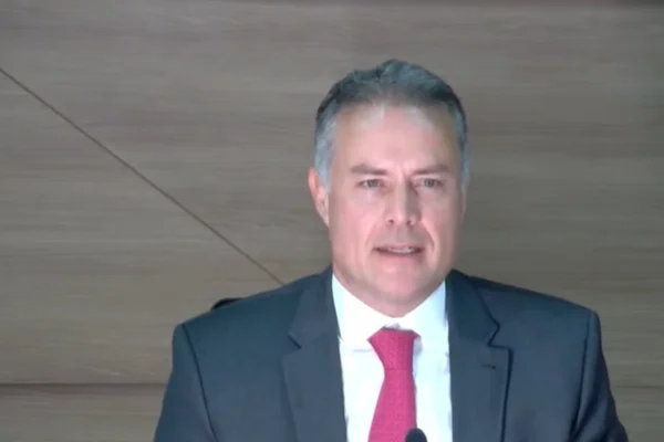 Autoescola para tirar CNH deixará de ser obrigatória ainda em 2025