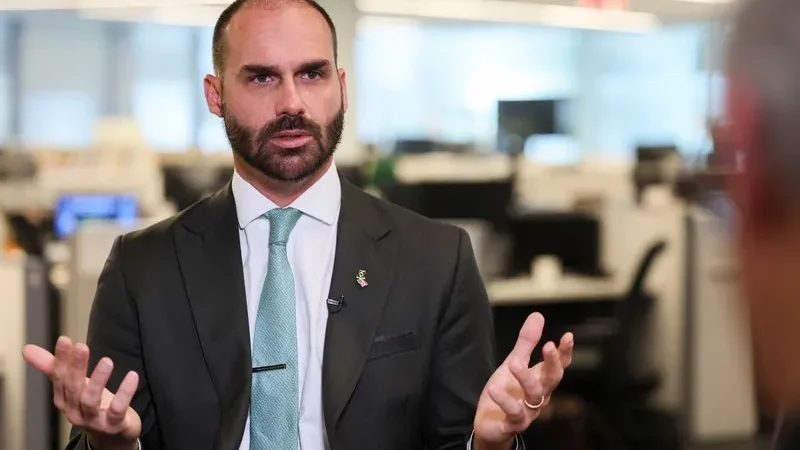 DPU apresenta defesa de Eduardo Bolsonaro em processo de coação