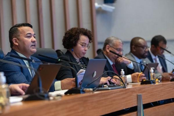 Especialistas elogiam lei contra supremacismo no DF em debate sobre regulamentação da norma