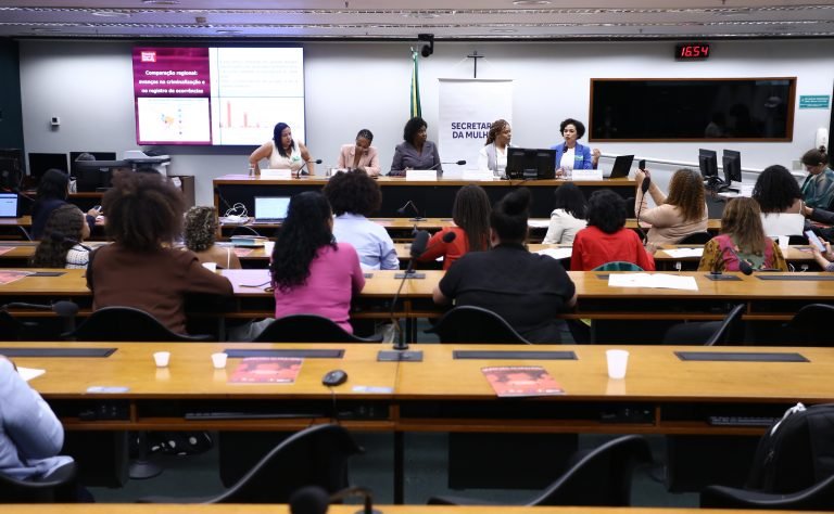 Secretaria da Mulher promove campanha de combate à violência de gênero durante mês de março – Notícias