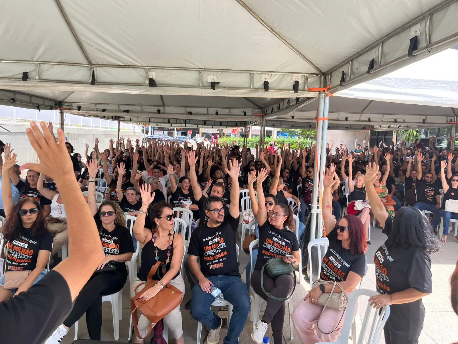 Servidores da assistência social do DF indicam greve a partir de 10 de março; decisão final será tomada em assembleia