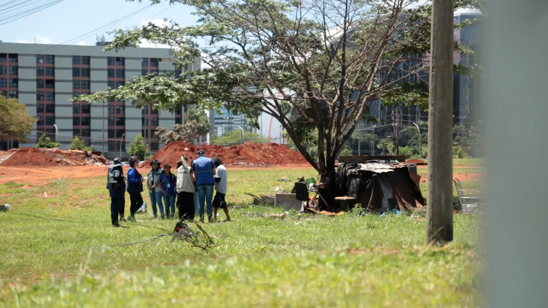 Ação de acolhimento aborda pessoas em situação de rua no Plano Piloto