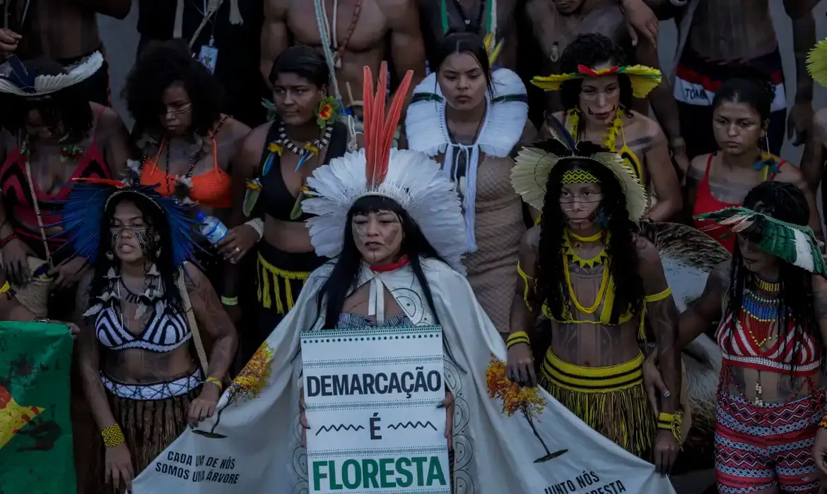 Acampamento Terra Livre reúne cerca de 8 mil indígenas em Brasília