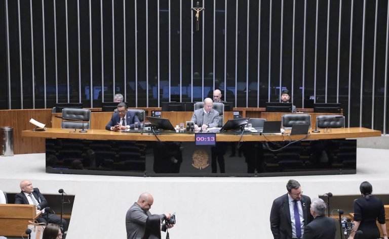Deputados aprovam regime de urgência para 12 projetos; acompanhe – Notícias