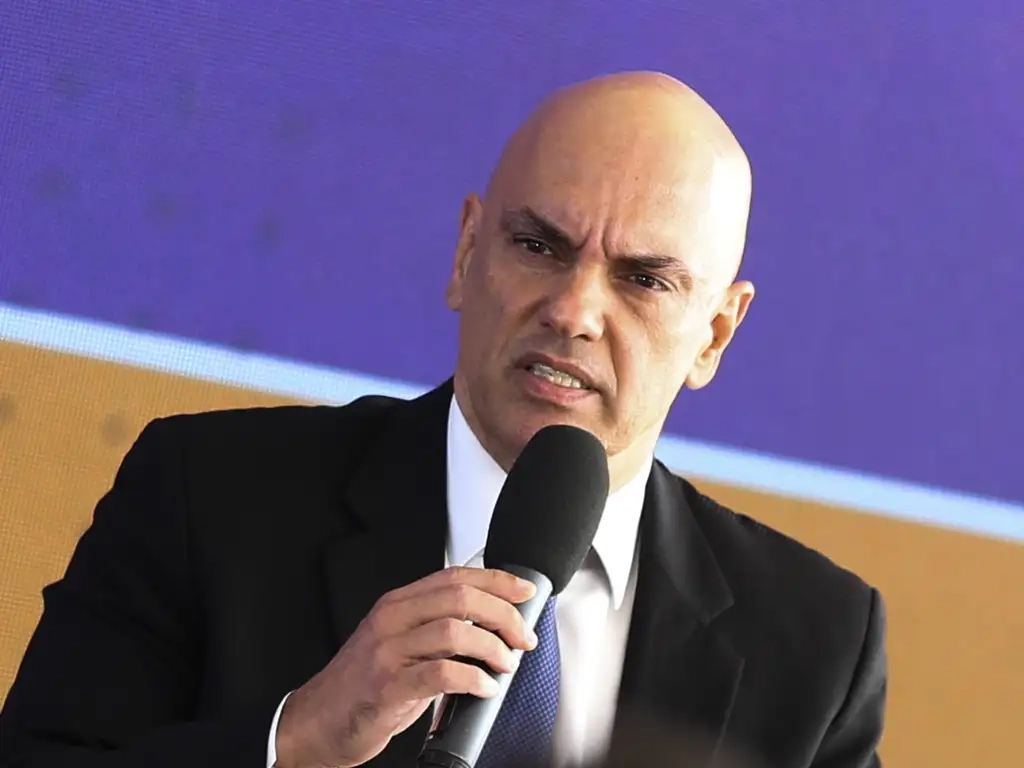 Moraes determina que Exército entregue à PF armas registradas em nome de Bolsonaro