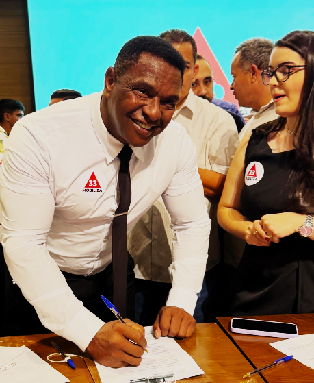 Motorista de ônibus Claudemir Socorro, o “Motorista Dançarino”, oficializa candidatura a deputado estadual em Goiás